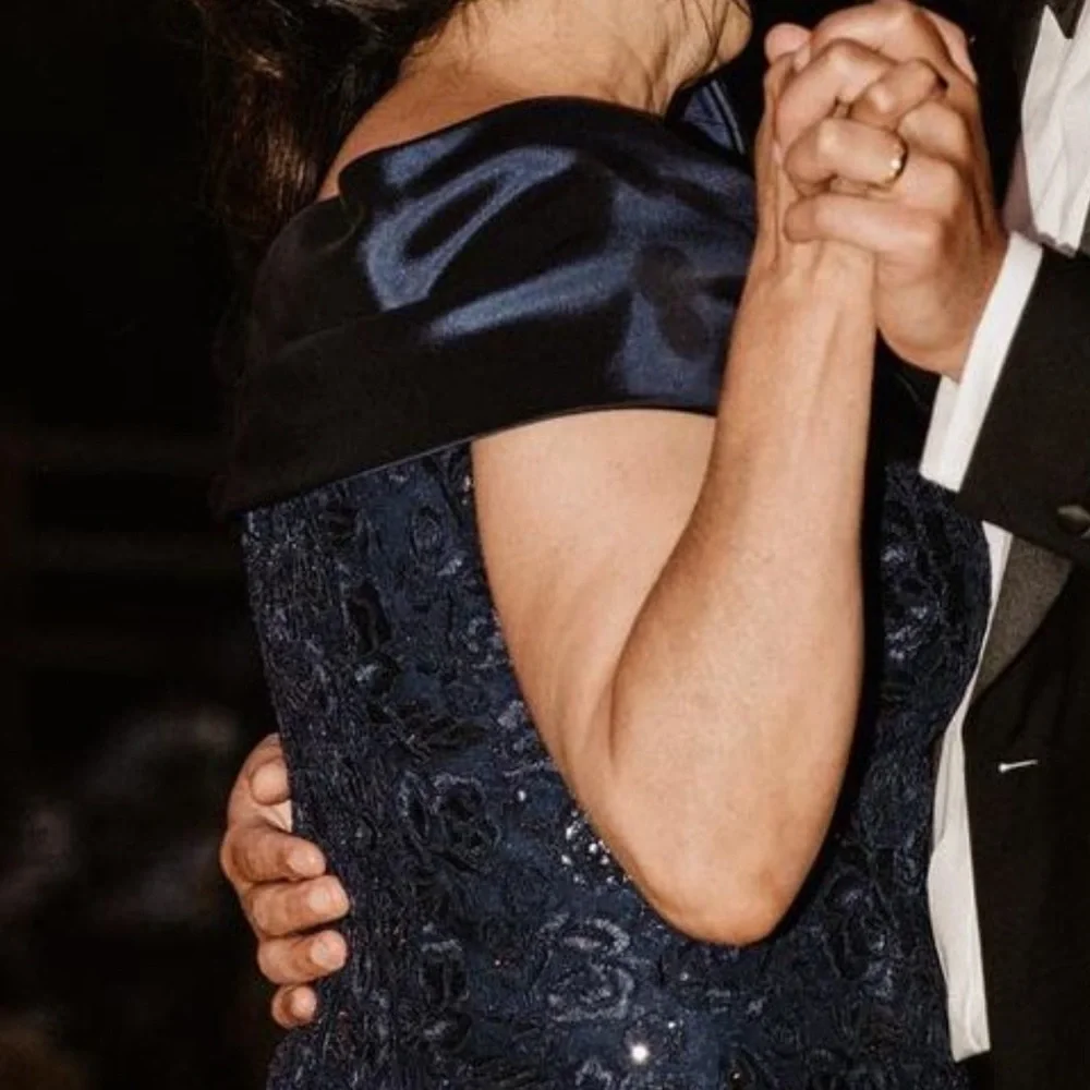 Teri Jon Rickie freeman Beautiful dress navy with the bow and lace - Picture 10 of 10